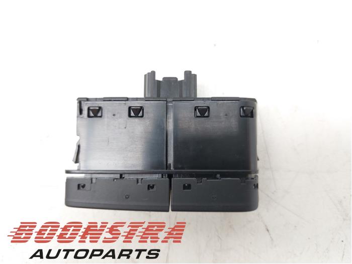 Schakelaar van een Ford Transit Custom 2.0 TDCi 16V Eco Blue 170 2019