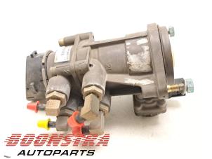 Gebruikte Kleppenblok hydraulisch MAN TGS Prijs € 539,95 Margeregeling aangeboden door Boonstra Autoparts
