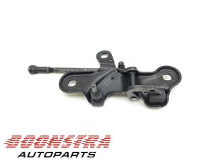 Gebruikte Scharnier cabriodak Ferrari 458 Spider 4.5 V8 32V DCT Prijs € 99,95 Margeregeling aangeboden door Boonstra Autoparts