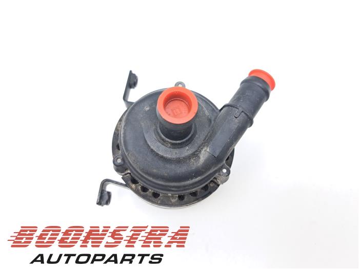 Waterpomp van een Jaguar I-Pace EV400 AWD 2019