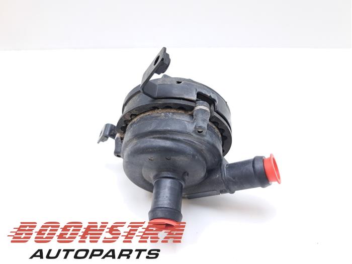 Waterpomp van een Jaguar I-Pace EV400 AWD 2019