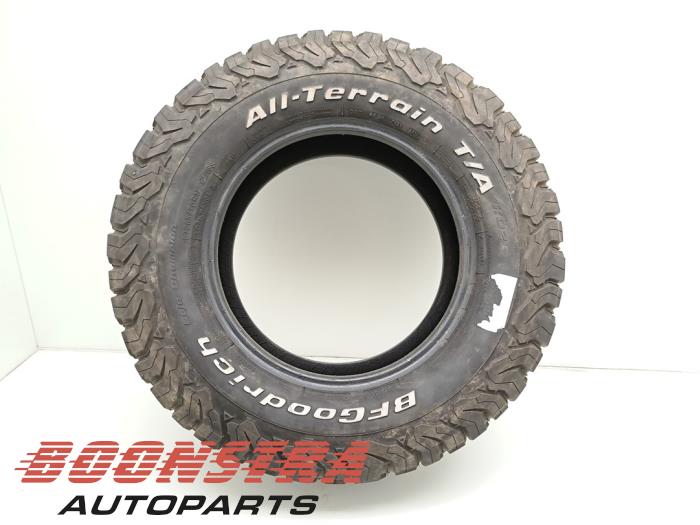 BF GOODRICH 265/70 R17 121S (Winter tyre)