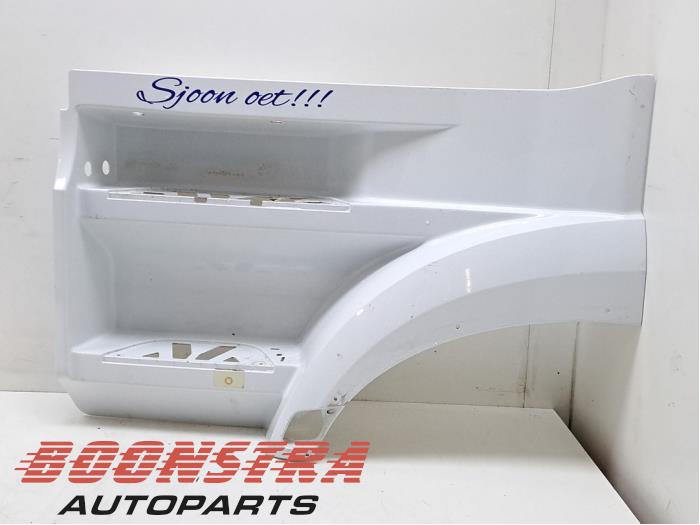 Gebruikte Treeplank links Mercedes Actros Prijs € 198,95 Margeregeling aangeboden door Boonstra Autoparts