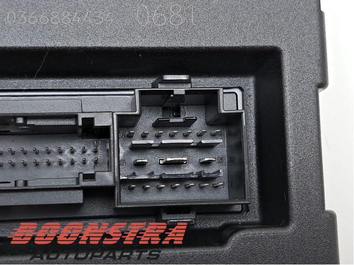 Computer Body Control van een Audi A4 Avant (B8) 2.0 TDI 16V 2015