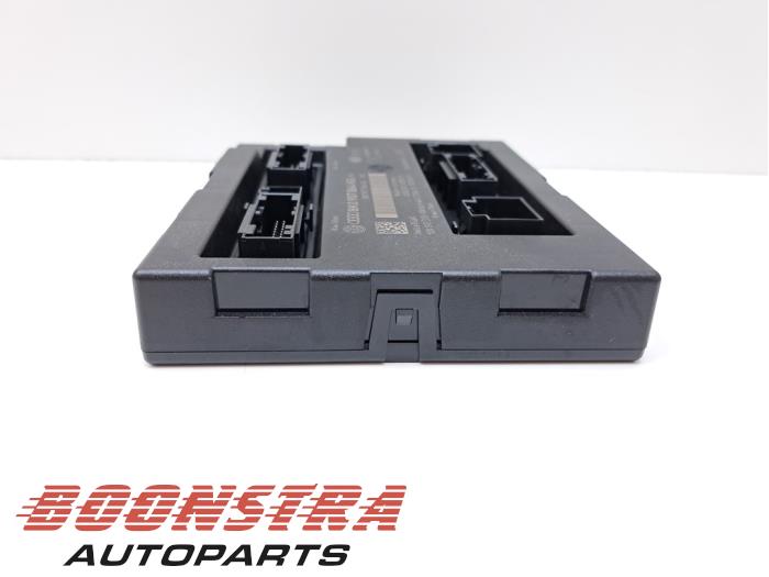 Computer Body Control van een Audi A4 Avant (B8) 2.0 TDI 16V 2015