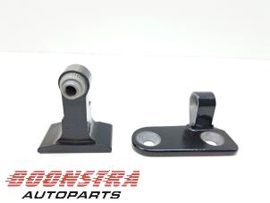 Gebruikte Scharnier deur rechts-voor BMW M8 Gran Coupe (F93) 4.4 Competition V8 32V Twin Turbo Prijs € 29,95 Margeregeling aangeboden door Boonstra Autoparts