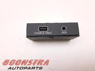 Gebruikte AUX/USB aansluiting Audi Q5 (FYB/FYG) 3.0 TDI V6 24V Quattro Prijs € 24,95 Margeregeling aangeboden door Boonstra Autoparts