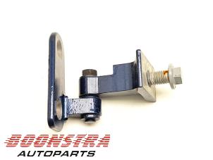 Gebruikte Scharnier deur rechts-voor BMW X3 (G01) xDrive 30e 2.0 TwinPower Turbo 16V Prijs € 29,95 Margeregeling aangeboden door Boonstra Autoparts