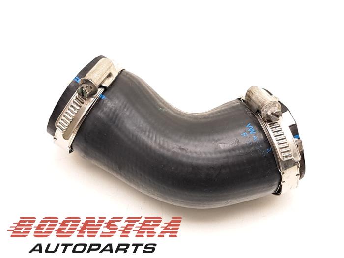 Gebruikte Intercooler Slang Volkswagen Caddy III (2KA,2KH,2CA,2CH) 1.6 TDI 16V Prijs € 30,19 Inclusief btw aangeboden door Boonstra Autoparts