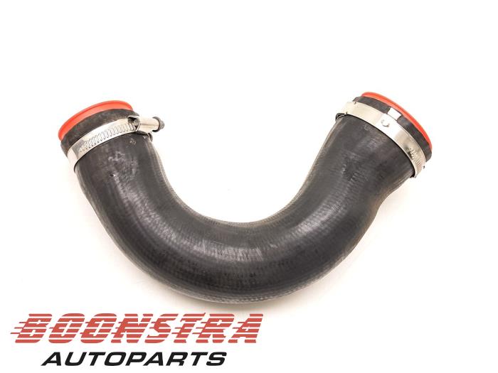 Gebruikte Intercooler Slang Volkswagen Caddy III (2KA,2KH,2CA,2CH) 1.6 TDI 16V Prijs € 30,19 Inclusief btw aangeboden door Boonstra Autoparts