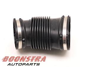 Gebruikte Luchtinlaat slang BMW M8 Gran Coupe (F93) 4.4 Competition V8 32V Twin Turbo Prijs € 36,95 Margeregeling aangeboden door Boonstra Autoparts