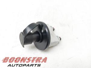 Gebruikte Accu sensor Ferrari 599 GTB/GTO 6.0 V12 48V GTB Prijs € 199,95 Margeregeling aangeboden door Boonstra Autoparts