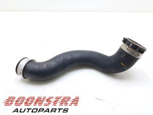 Gebruikte Intercooler Slang Mercedes CLS (C218) 350 CDI BlueEfficiency 3.0 V6 24V Prijs € 24,95 Margeregeling aangeboden door Boonstra Autoparts