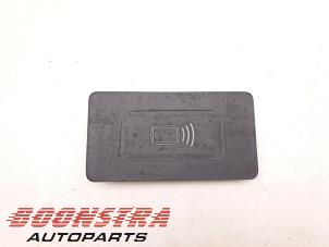 Gebruikte Wireless charger BMW M8 Gran Coupe (F93) 4.4 Competition V8 32V Twin Turbo Prijs € 24,95 Margeregeling aangeboden door Boonstra Autoparts