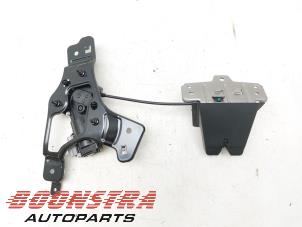 Gebruikte Slotmechaniek Achterklep Lynk &amp; Co 01 1.5 PHEV Prijs € 199,95 Margeregeling aangeboden door Boonstra Autoparts