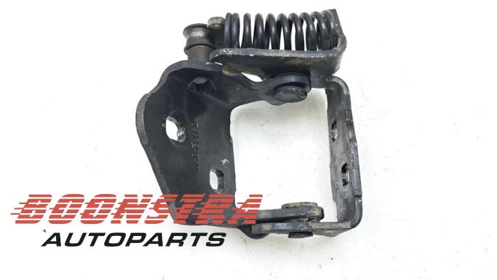 Scharnier deur links-voor van een Chevrolet Corvette (C6) 6.0 V8 2006