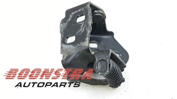 Scharnier deur links-voor van een Chevrolet Corvette (C6) 6.0 V8 2006