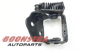 Gebruikte Scharnier deur links-voor Chevrolet Corvette (C6) 6.0 V8 Prijs € 44,95 Margeregeling aangeboden door Boonstra Autoparts