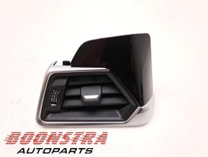 Gebruikte Luchtrooster Dashboard BMW M3 (G80) 3.0 Competition TwinPower Turbo 24V Prijs € 58,95 Margeregeling aangeboden door Boonstra Autoparts