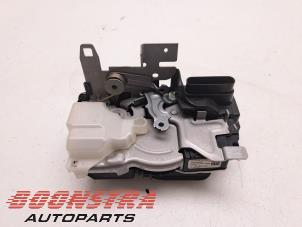 Gebruikte Slotmechaniek Portier 4Deurs links-achter Lynk &amp; Co 01 1.5 PHEV Prijs € 98,95 Margeregeling aangeboden door Boonstra Autoparts