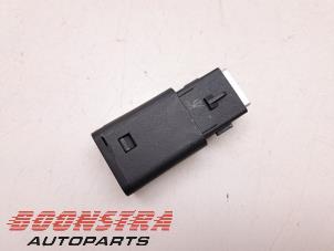 Gebruikte AUX/USB aansluiting Citroen C4 Berline (BA/BB/BC) 1.2 PureTech 100 12V Prijs € 24,95 Margeregeling aangeboden door Boonstra Autoparts