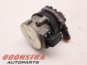 Gebruikte Extra waterpomp Volvo XC40 (XZ) 1.5 T5 Plug-in Hybrid 16V Prijs € 59,95 Margeregeling aangeboden door Boonstra Autoparts
