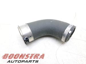Gebruikte Intercooler Slang Jaguar XE 2.0d 180 16V Prijs € 24,95 Margeregeling aangeboden door Boonstra Autoparts
