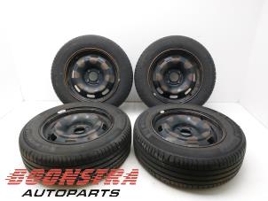 Gebruikte Velgen set + banden Peugeot 208 I (CA/CC/CK/CL) 1.2 Vti 12V PureTech 82 Prijs € 199,95 Margeregeling aangeboden door Boonstra Autoparts
