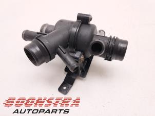 Gebruikte Thermostaathuis Landrover Range Rover Velar (LY) 3.0 D300 AWD Prijs € 74,95 Margeregeling aangeboden door Boonstra Autoparts