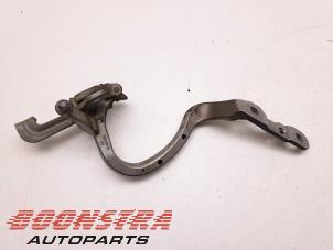 Gebruikte Scharnier Achterklep BMW iX (I20) xDrive40 77 kWh Prijs € 87,95 Margeregeling aangeboden door Boonstra Autoparts