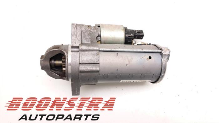 Startmotor van een Opel Corsa F (UB/UH/UP) 1.2 Turbo 12V 100 2021