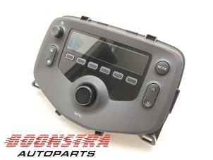 Gebruikte Radiobedienings paneel Citroen C1 1.0 12V VVT-i Prijs € 29,95 Margeregeling aangeboden door Boonstra Autoparts