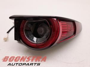 Gebruikte Achterlicht rechts Mazda CX-30 (DM) 2.0 e-SkyActiv-X 181 M Hybrid 16V Prijs € 299,95 Margeregeling aangeboden door Boonstra Autoparts