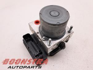 Gebruikte ABS Pomp Jaguar XE 2.0d 180 16V Prijs € 174,95 Margeregeling aangeboden door Boonstra Autoparts