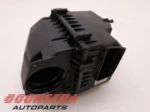 Gebruikte Luchtfilterhuis Jaguar XE 2.0d 180 16V Prijs € 74,95 Margeregeling aangeboden door Boonstra Autoparts