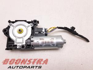 Gebruikte Schuifdak Motor BMW iX3 80 kWh Prijs € 149,95 Margeregeling aangeboden door Boonstra Autoparts