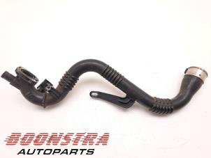 Gebruikte Intercooler Buis Renault Clio IV (5R) 0.9 Energy TCE 90 12V Prijs € 24,95 Margeregeling aangeboden door Boonstra Autoparts