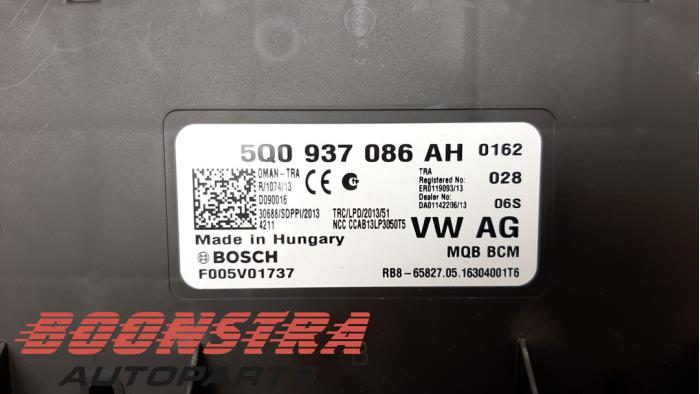 Boordcomputer van een Volkswagen Touran (5T1) 2.0 TDI 150 2016