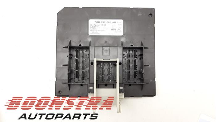 Boordcomputer van een Volkswagen Touran (5T1) 2.0 TDI 150 2016