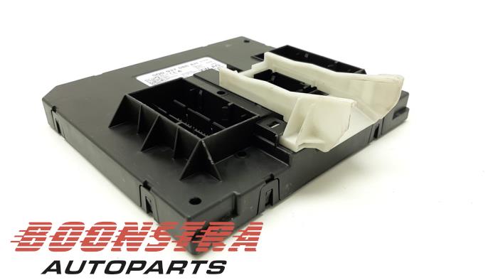 Boordcomputer van een Volkswagen Touran (5T1) 2.0 TDI 150 2016