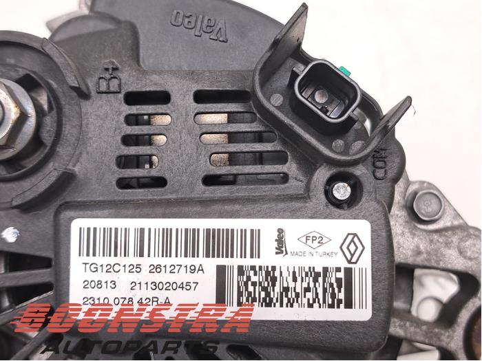Dynamo van een Renault Captur (2R) 1.2 TCE 16V EDC 2013