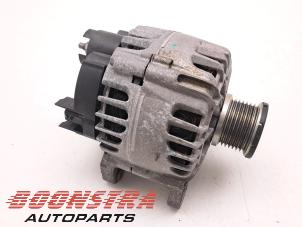 Gebruikte Dynamo Renault Captur (2R) 1.2 TCE 16V EDC Prijs € 34,95 Margeregeling aangeboden door Boonstra Autoparts