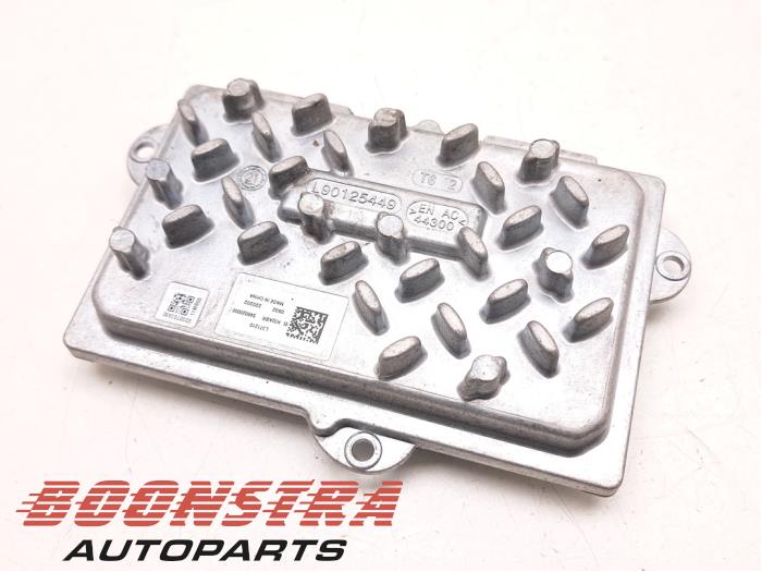 Gebruikte Module LED koplamp Peugeot 208 II (UB/UH/UP) 1.2 Vti 12V PureTech 130 Prijs € 74,95 Margeregeling aangeboden door Boonstra Autoparts