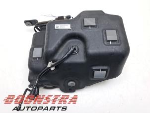 Gebruikte Adblue tank BMW 3 serie Touring (F31) 320d 2.0 16V EfficientDynamicsEdition Prijs € 199,95 Margeregeling aangeboden door Boonstra Autoparts