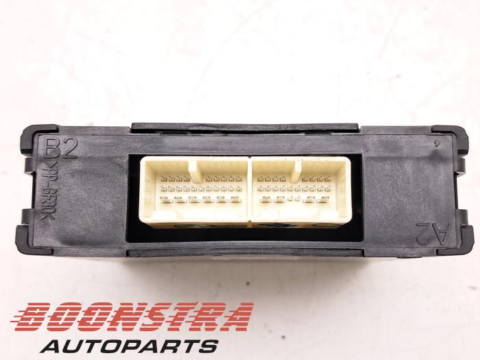 PDC Module van een Mitsubishi Outlander (GF/GG) 2.0 16V PHEV 4x4 2013