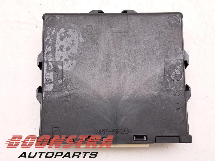 PDC Module van een Mitsubishi Outlander (GF/GG) 2.0 16V PHEV 4x4 2013