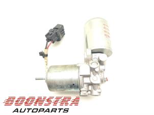 Gebruikte Rembekrachtiger Toyota C-HR (X1,X5) 1.8 16V Hybrid Prijs € 49,95 Margeregeling aangeboden door Boonstra Autoparts