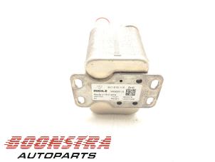 Gebruikte Warmtewisselaar Porsche Taycan (Y1A) 4S Prijs € 64,95 Margeregeling aangeboden door Boonstra Autoparts