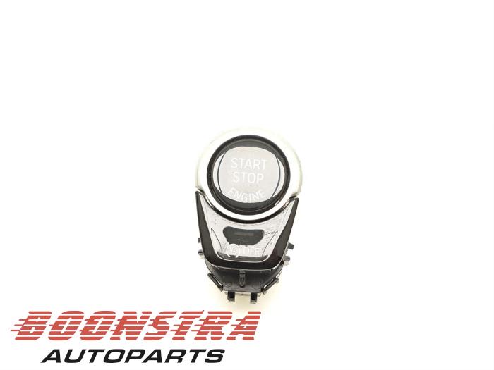 Start/Stop schakelaar van een BMW 5 serie (G30) 520i 2.0 TwinPower Turbo 16V 2020