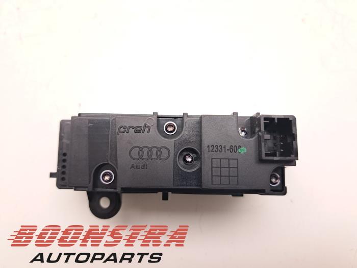 Licht Schakelaar van een Audi A6 Avant (C8) 3.0 V6 24V 50 TDI Mild Hybrid Quattro 2018